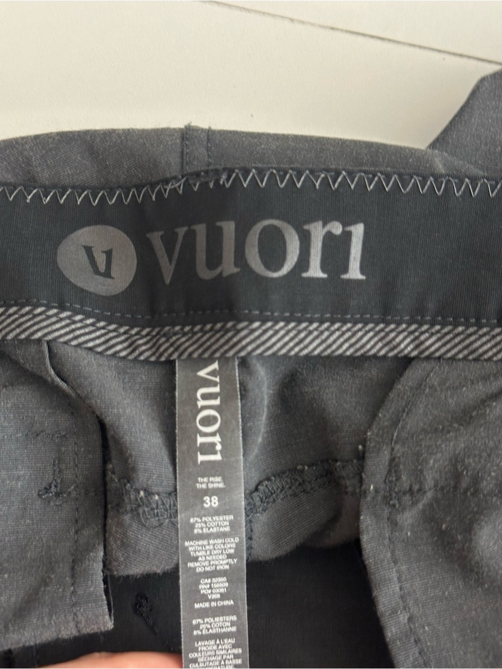 Vuori Meta Shorts Black Performance Shorts, Size 38 - Picture 6 of 6